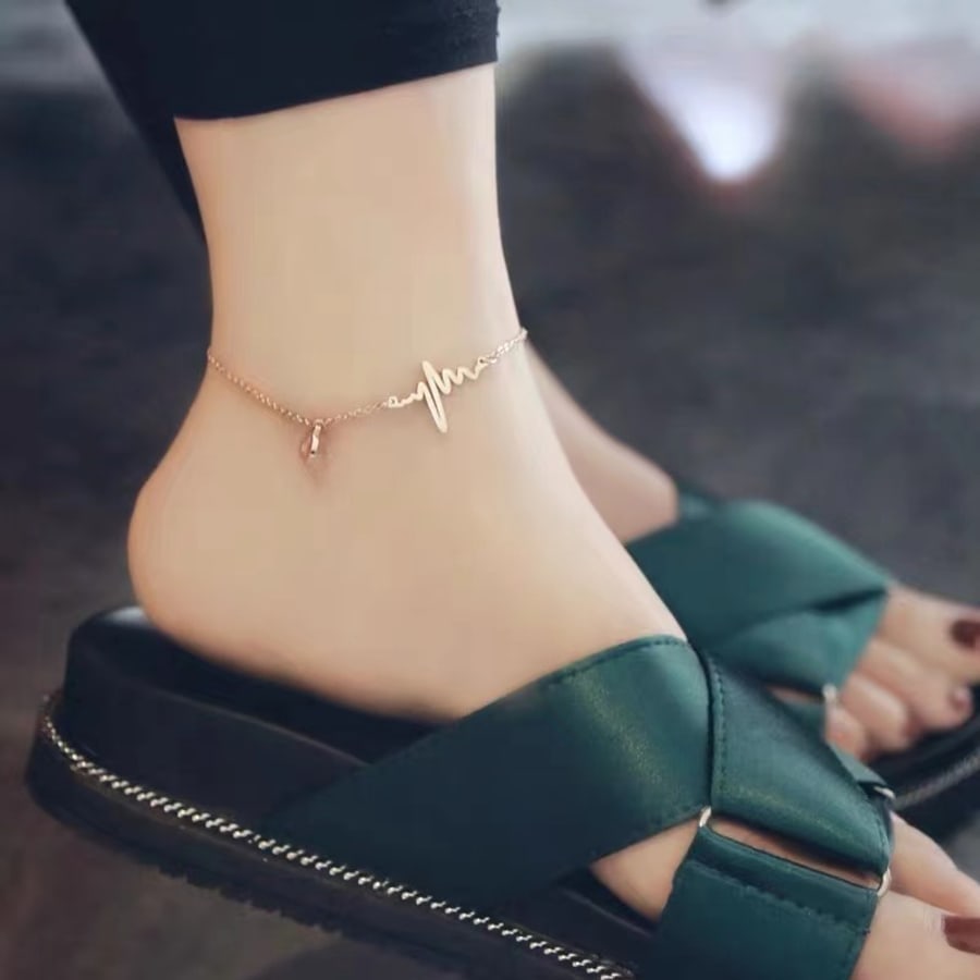 Chaîne de cheville fine avec pendentif rose