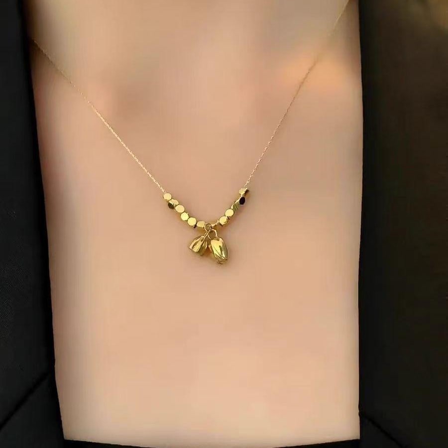 Collier doré avec pendentif papillon