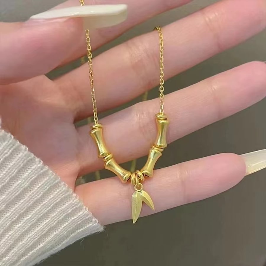 Collier doré avec petit pendentif étoile