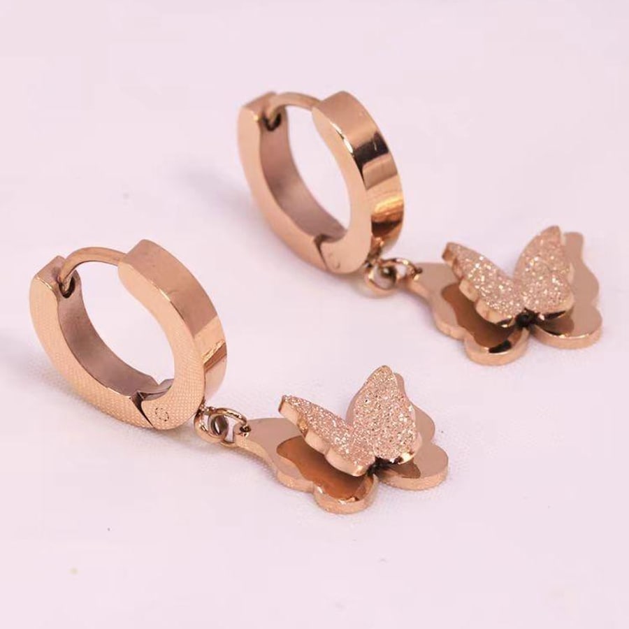 Huggies rose gold avec papillon